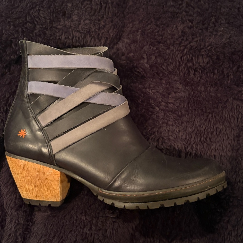 The Art Company Very Dark Blue  / Black Leather Ankle Boots - Picture 8 of 10